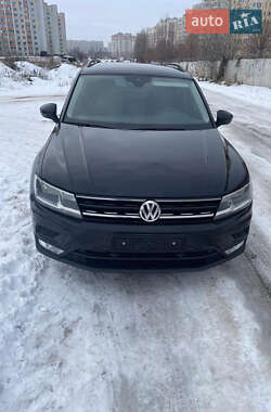 Позашляховик / Кросовер Volkswagen Tiguan 2017 в Києві
