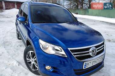Внедорожник / Кроссовер Volkswagen Tiguan 2010 в Глухове
