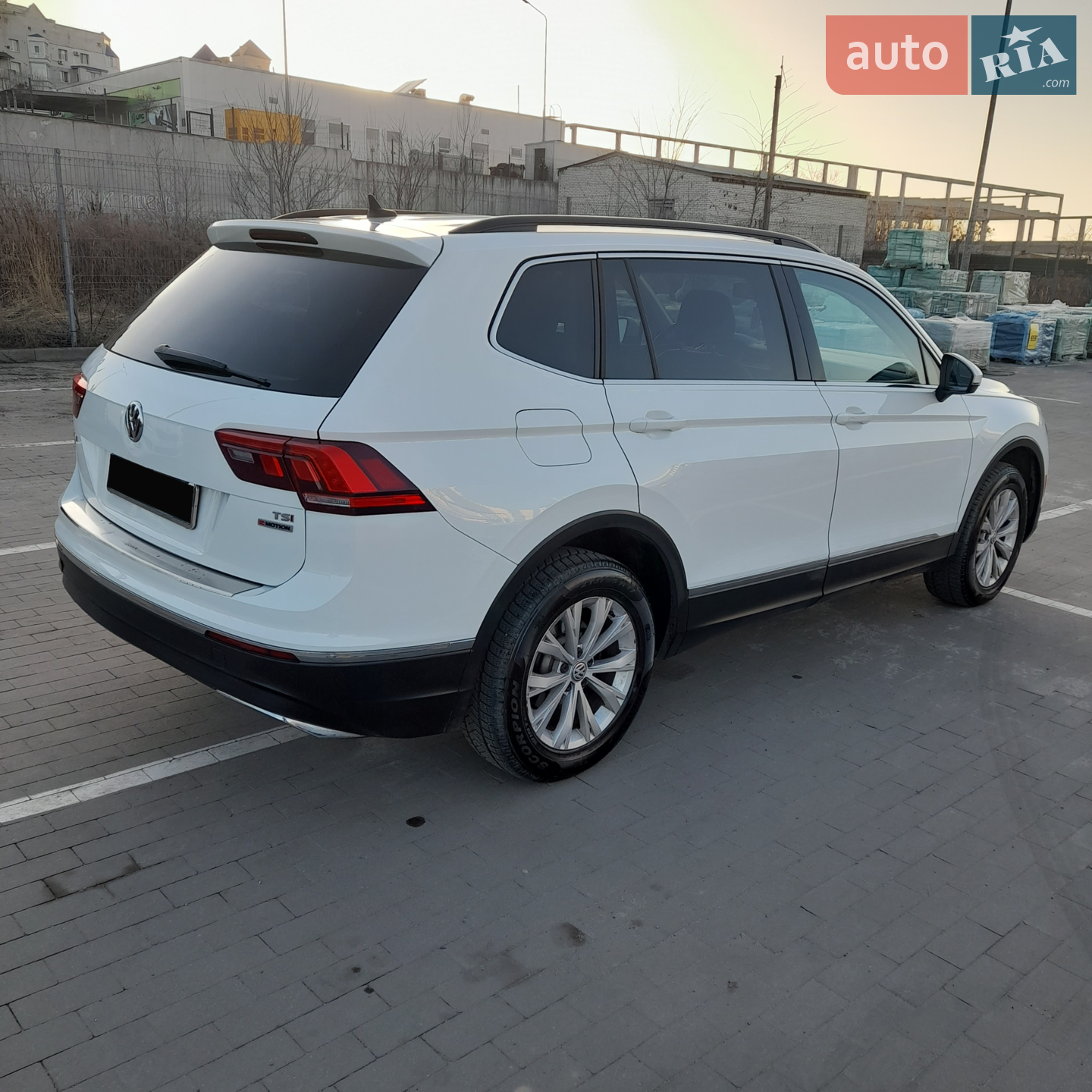 2017 Volkswagen Tiguan - мініатюра 5