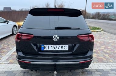 Внедорожник / Кроссовер Volkswagen Tiguan 2017 в Ирпене