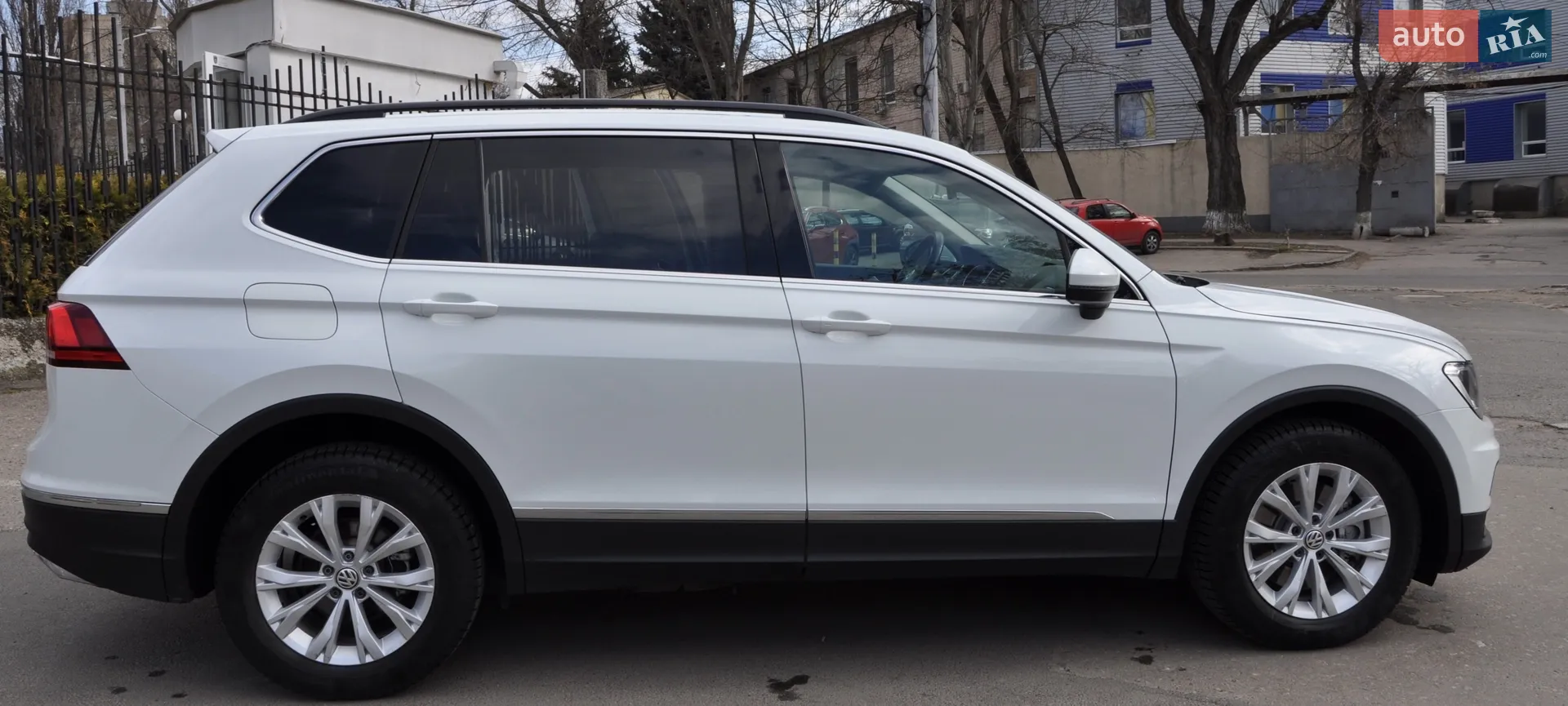 2017 Volkswagen Tiguan - мініатюра 11