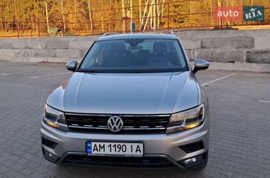 Внедорожник / Кроссовер Volkswagen Tiguan 2017 в Ирпене