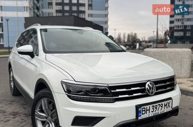 Позашляховик / Кросовер Volkswagen Tiguan 2017 в Одесі