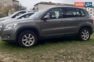 Внедорожник / Кроссовер Volkswagen Tiguan 2010 в Луцке