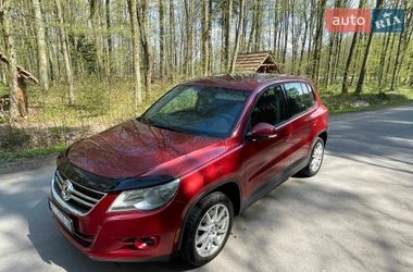 Внедорожник / Кроссовер Volkswagen Tiguan 2010 в Угринове