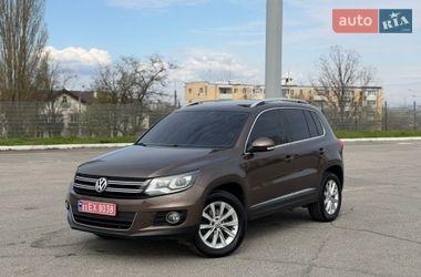 Позашляховик / Кросовер Volkswagen Tiguan 2015 в Харкові
