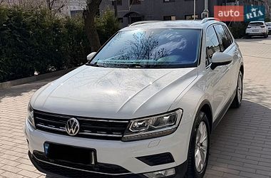 Позашляховик / Кросовер Volkswagen Tiguan 2017 в Ужгороді