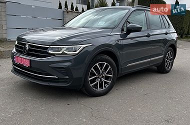Внедорожник / Кроссовер Volkswagen Tiguan 2021 в Киеве