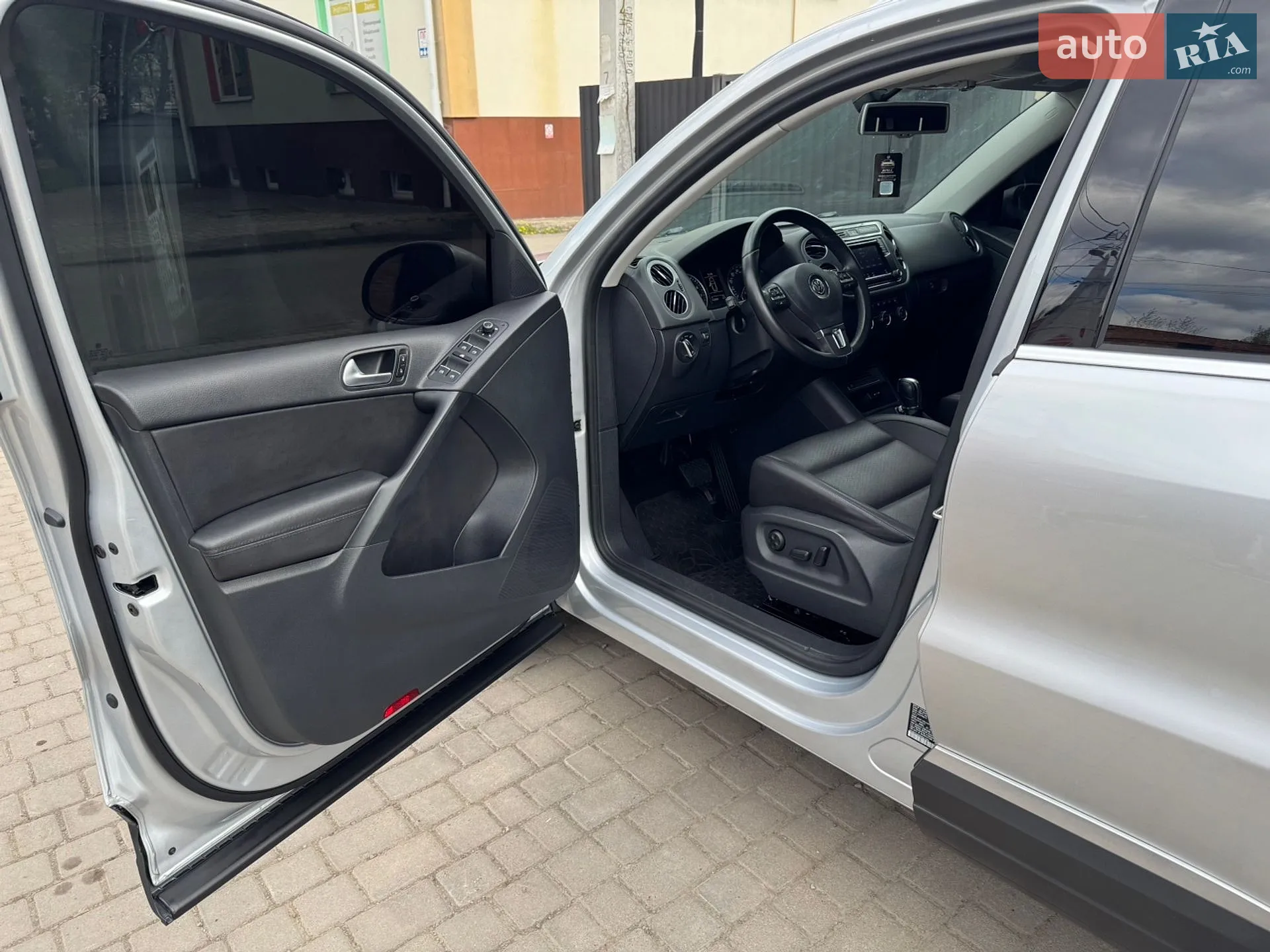 2016 Volkswagen Tiguan - мініатюра 25