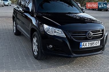 Внедорожник / Кроссовер Volkswagen Tiguan 2010 в Харькове