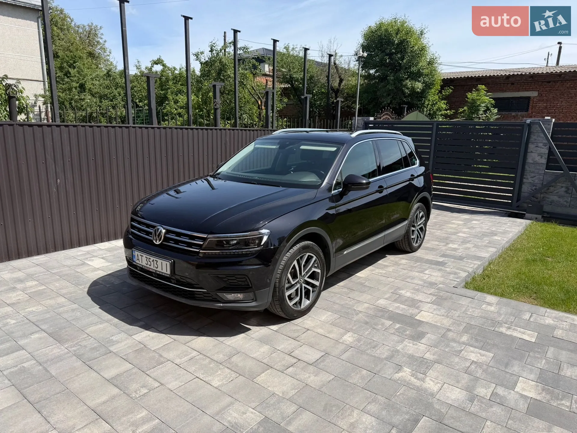 Volkswagen Tiguan 2019 VIN WVGZZZ5NZKW898447 фото оголошення 2 з 22