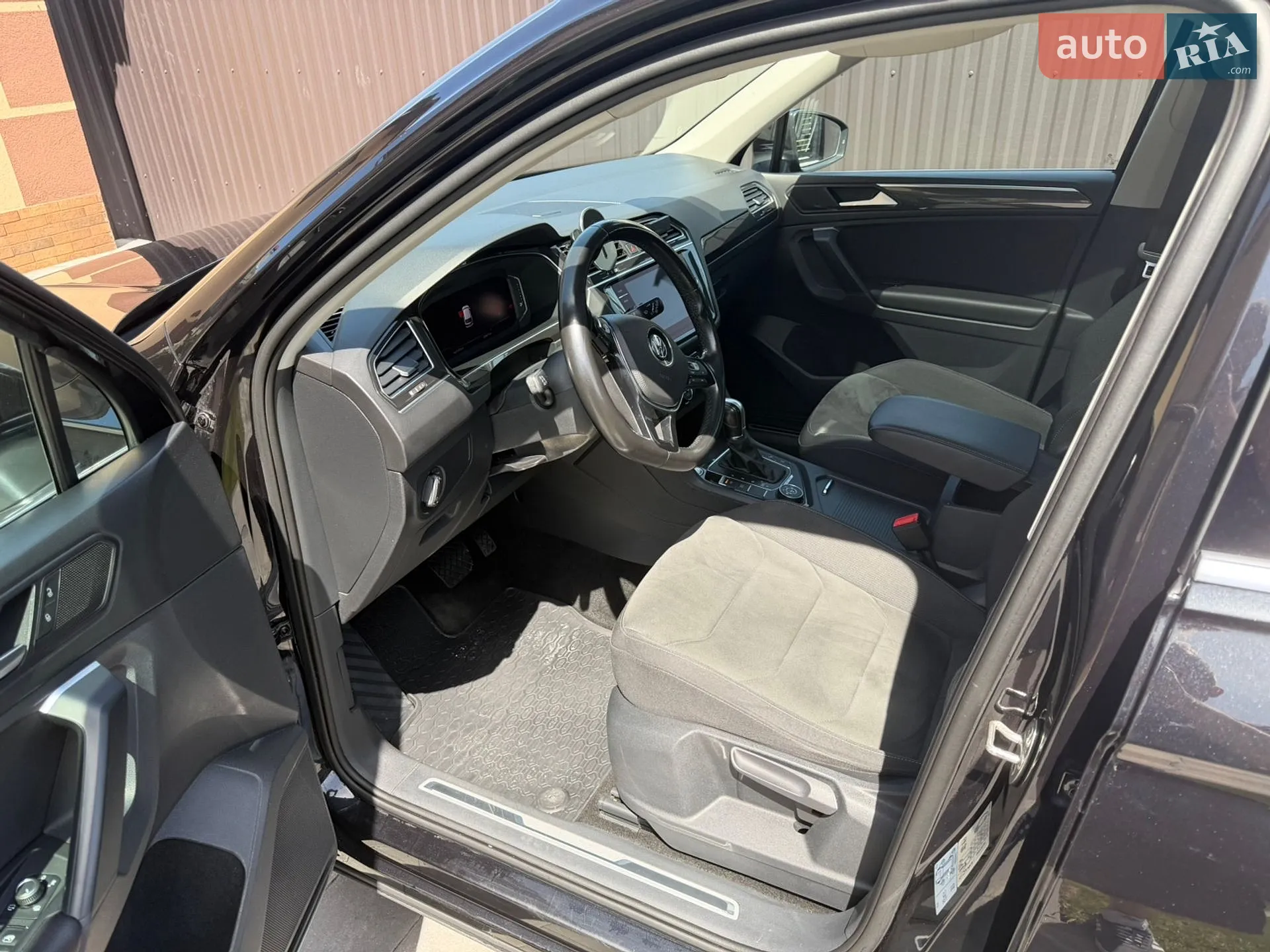 Volkswagen Tiguan 2019 VIN WVGZZZ5NZKW898447 фото оголошення 10 з 22