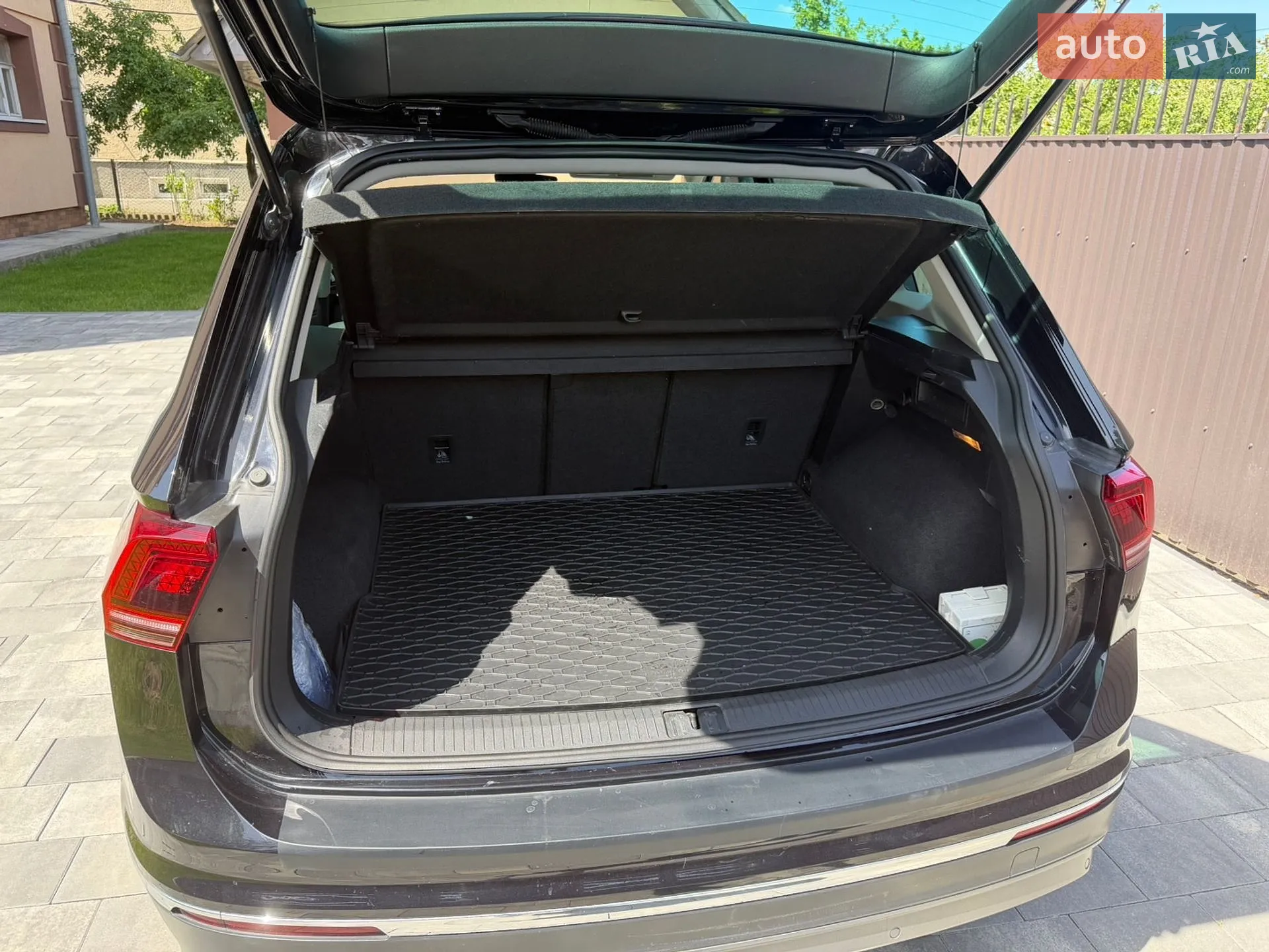 Volkswagen Tiguan 2019 VIN WVGZZZ5NZKW898447 фото оголошення 18 з 22