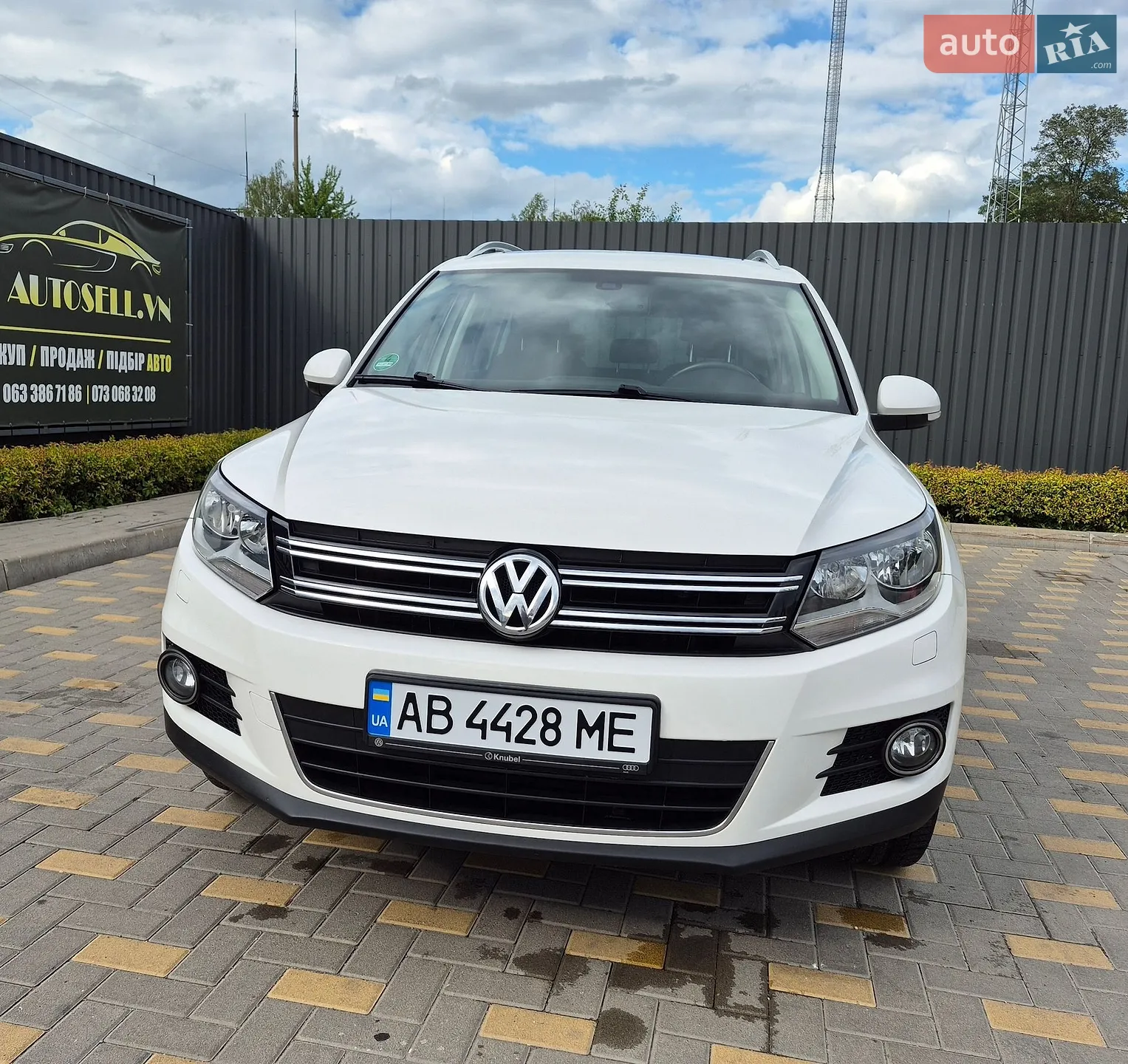 2011 Volkswagen Tiguan - фото 1