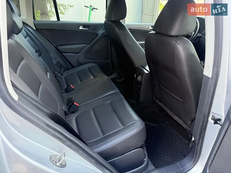 Volkswagen Tiguan 2016 VIN WVGBV7AX6GW584857 фото оголошення 8 з 59