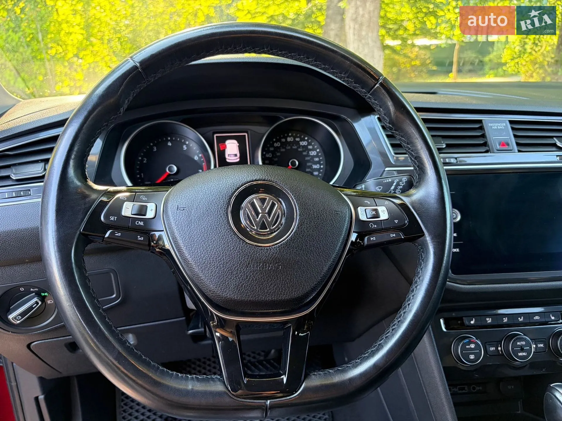 2018 Volkswagen Tiguan - мініатюра 18