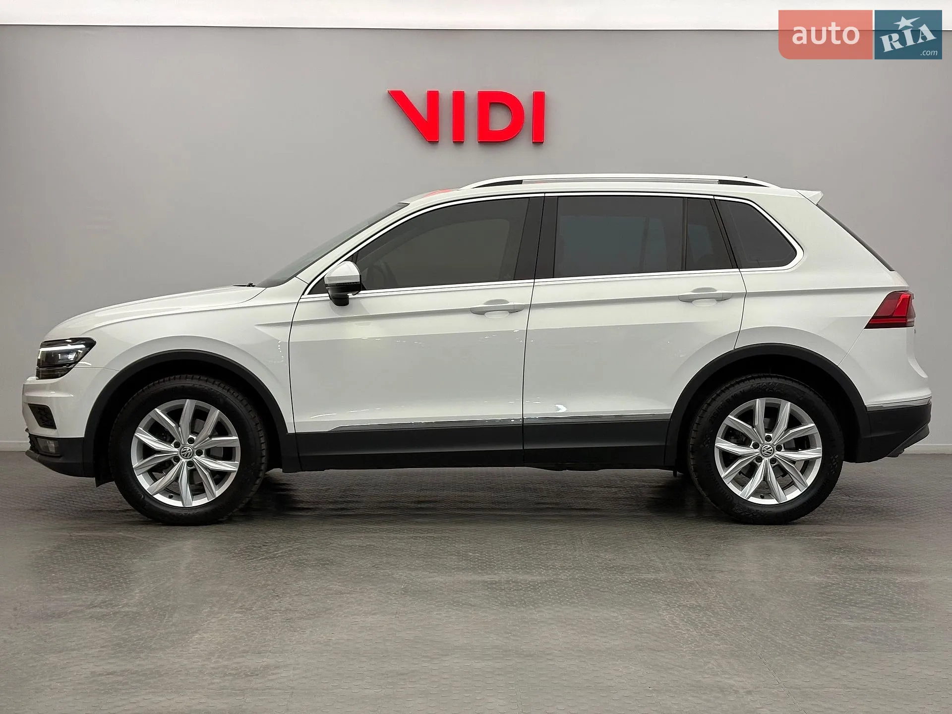 2017 Volkswagen Tiguan - мініатюра 3