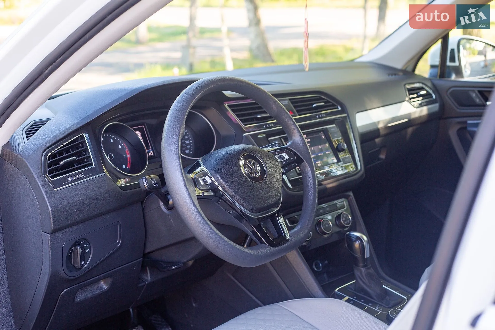 2020 Volkswagen Tiguan - мініатюра 11