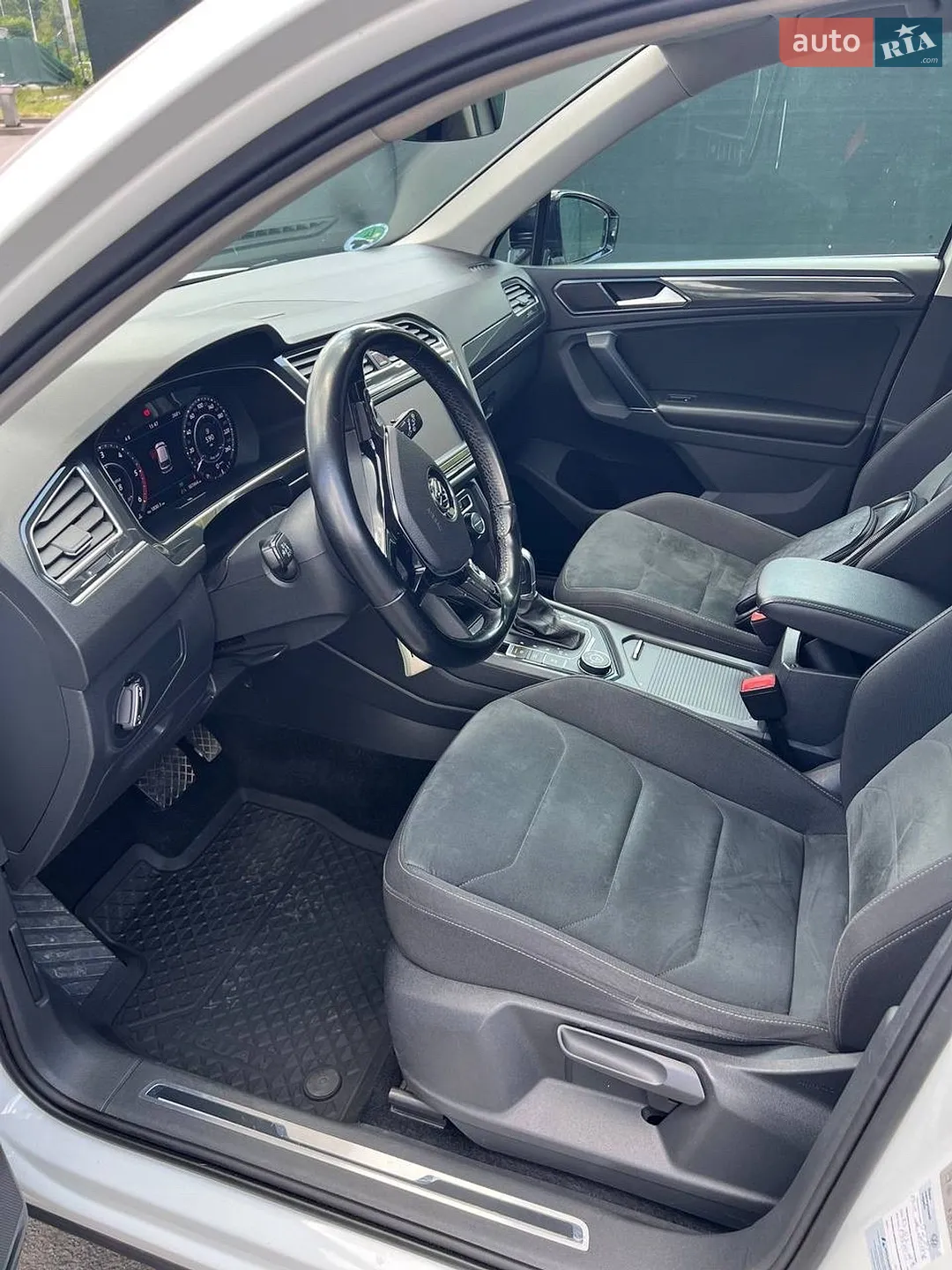 2017 Volkswagen Tiguan - мініатюра 9