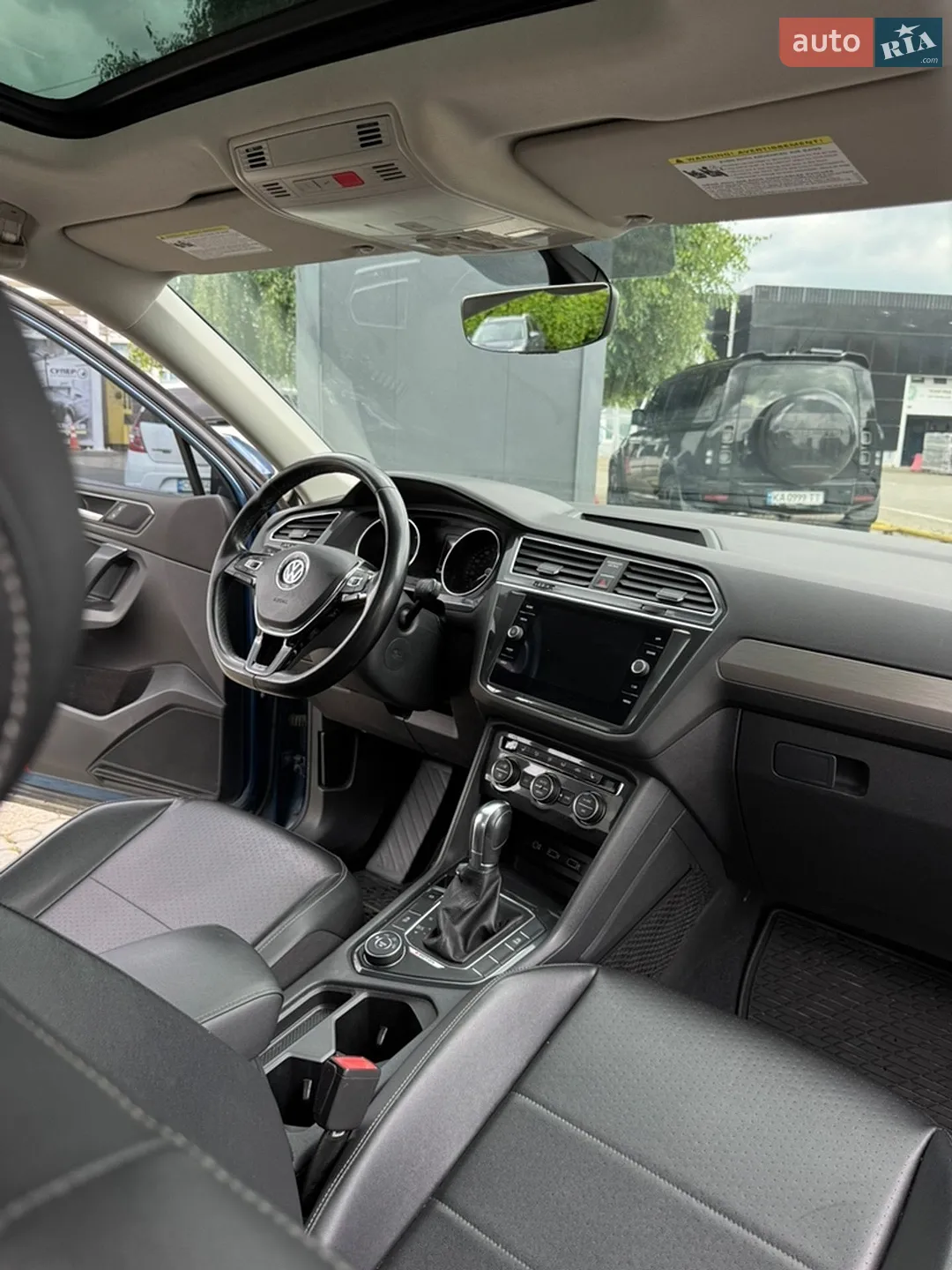 2017 Volkswagen Tiguan - мініатюра 23