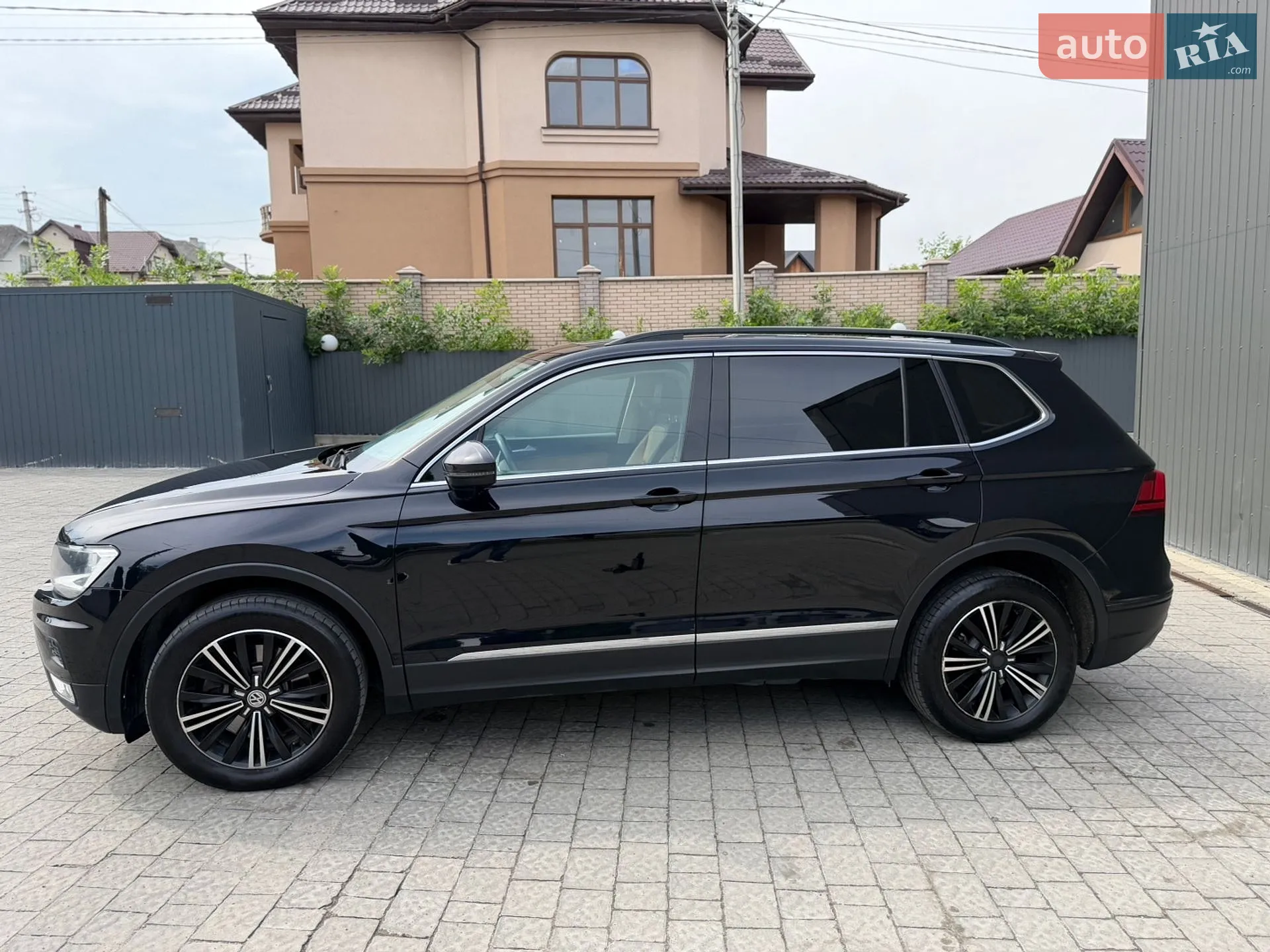 2017 Volkswagen Tiguan - мініатюра 10