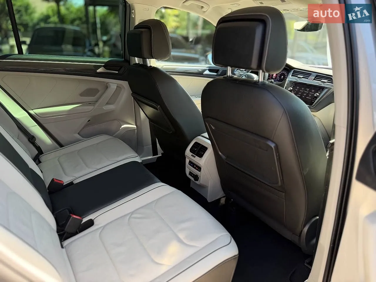 2020 Volkswagen Tiguan - мініатюра 24