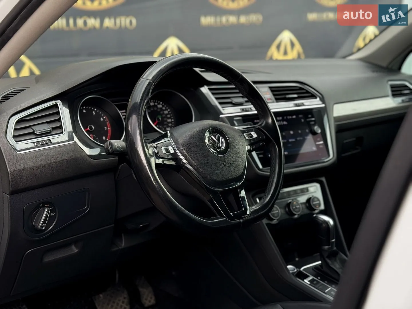 2018 Volkswagen Tiguan - мініатюра 10