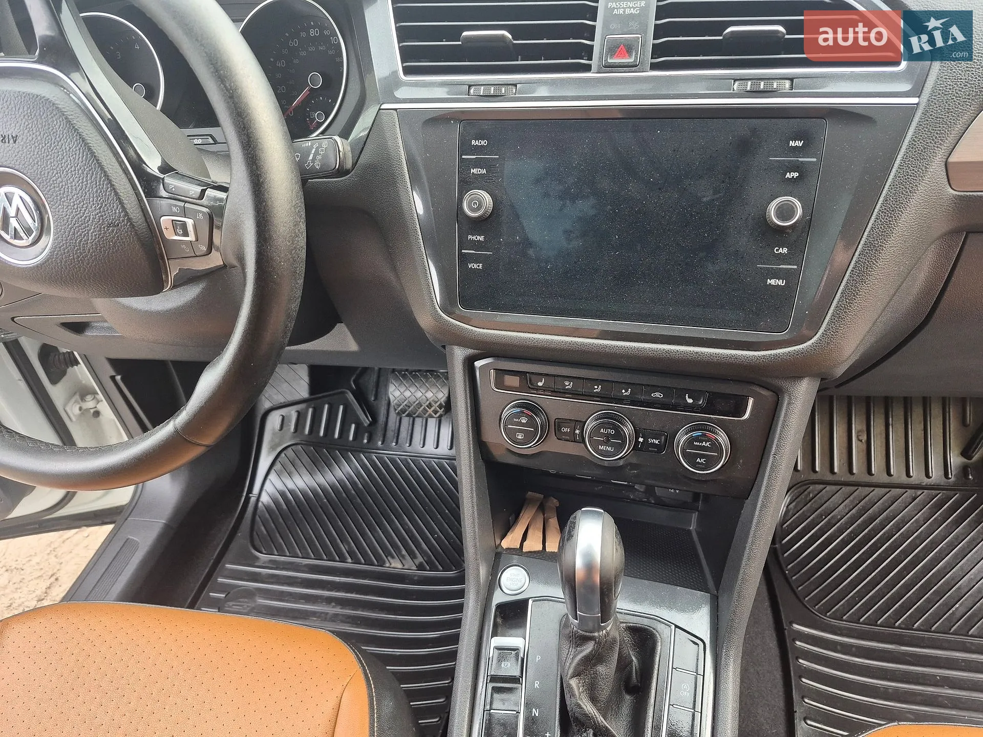 2017 Volkswagen Tiguan - мініатюра 12