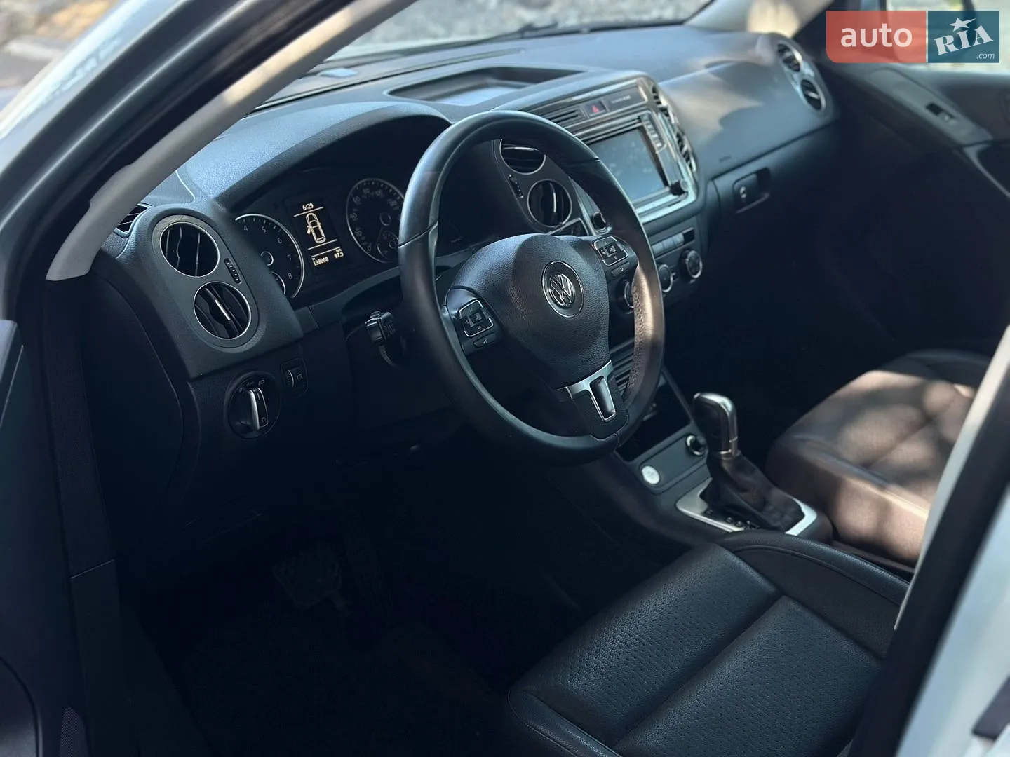 2016 Volkswagen Tiguan - мініатюра 23