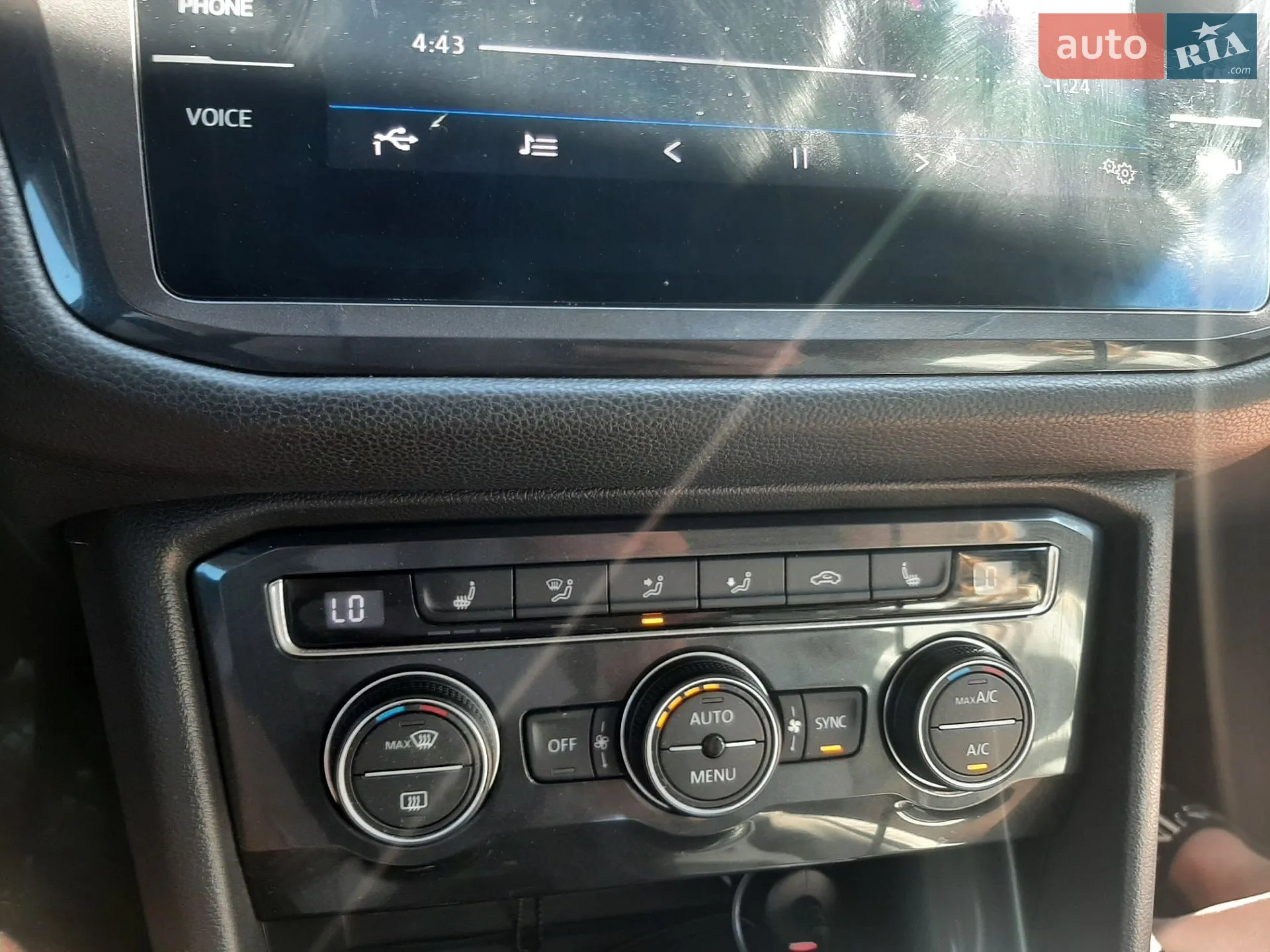 2017 Volkswagen Tiguan - мініатюра 24