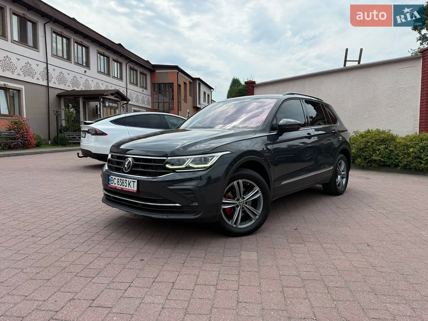 2021 Volkswagen Tiguan - мініатюра 2