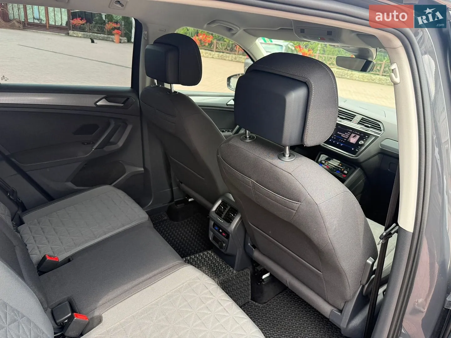 2021 Volkswagen Tiguan - мініатюра 25