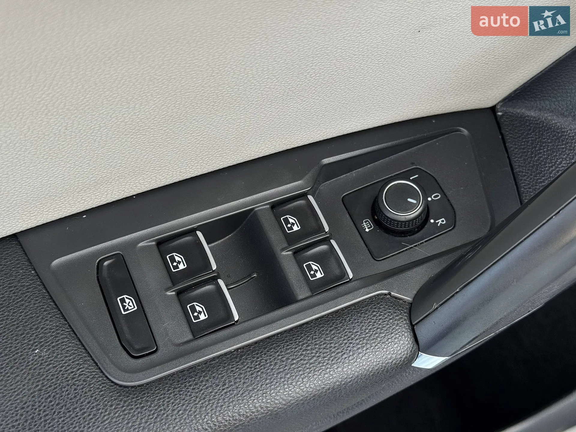 2017 Volkswagen Tiguan - мініатюра 31