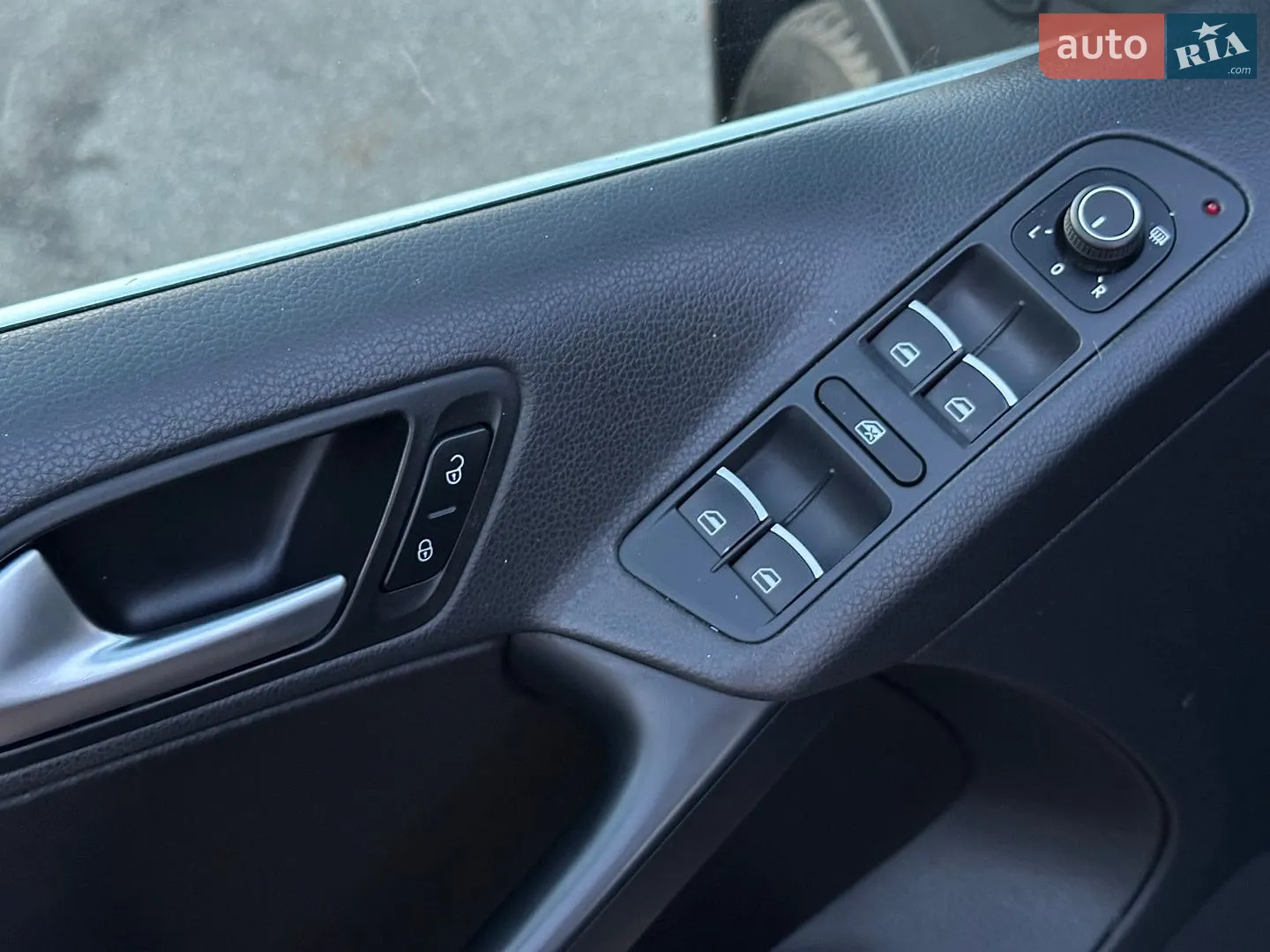 2015 Volkswagen Tiguan - мініатюра 26