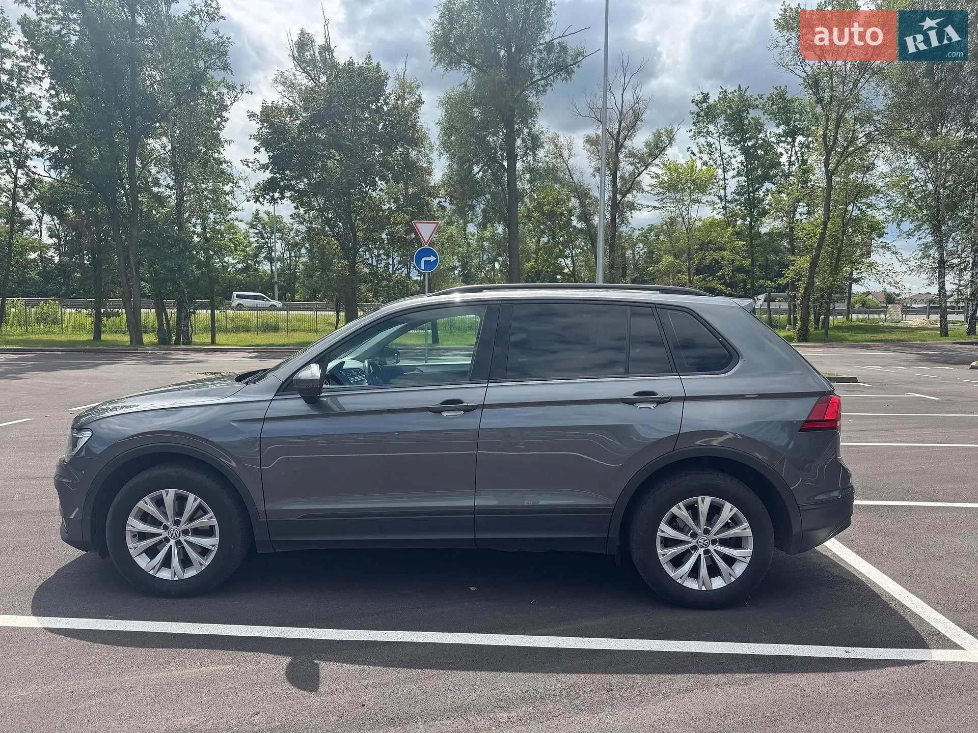 2019 Volkswagen Tiguan - мініатюра 2