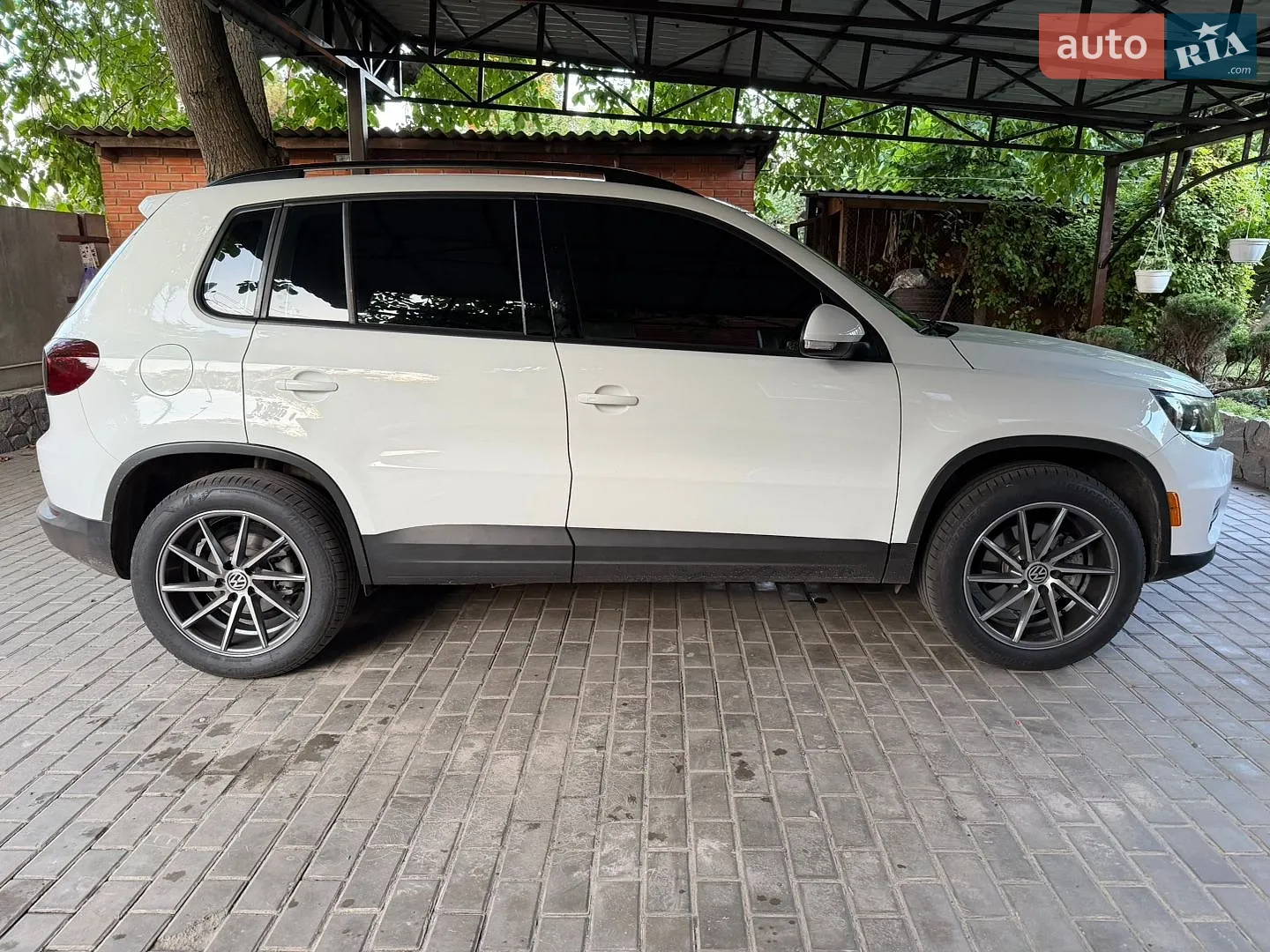 2017 Volkswagen Tiguan - мініатюра 8