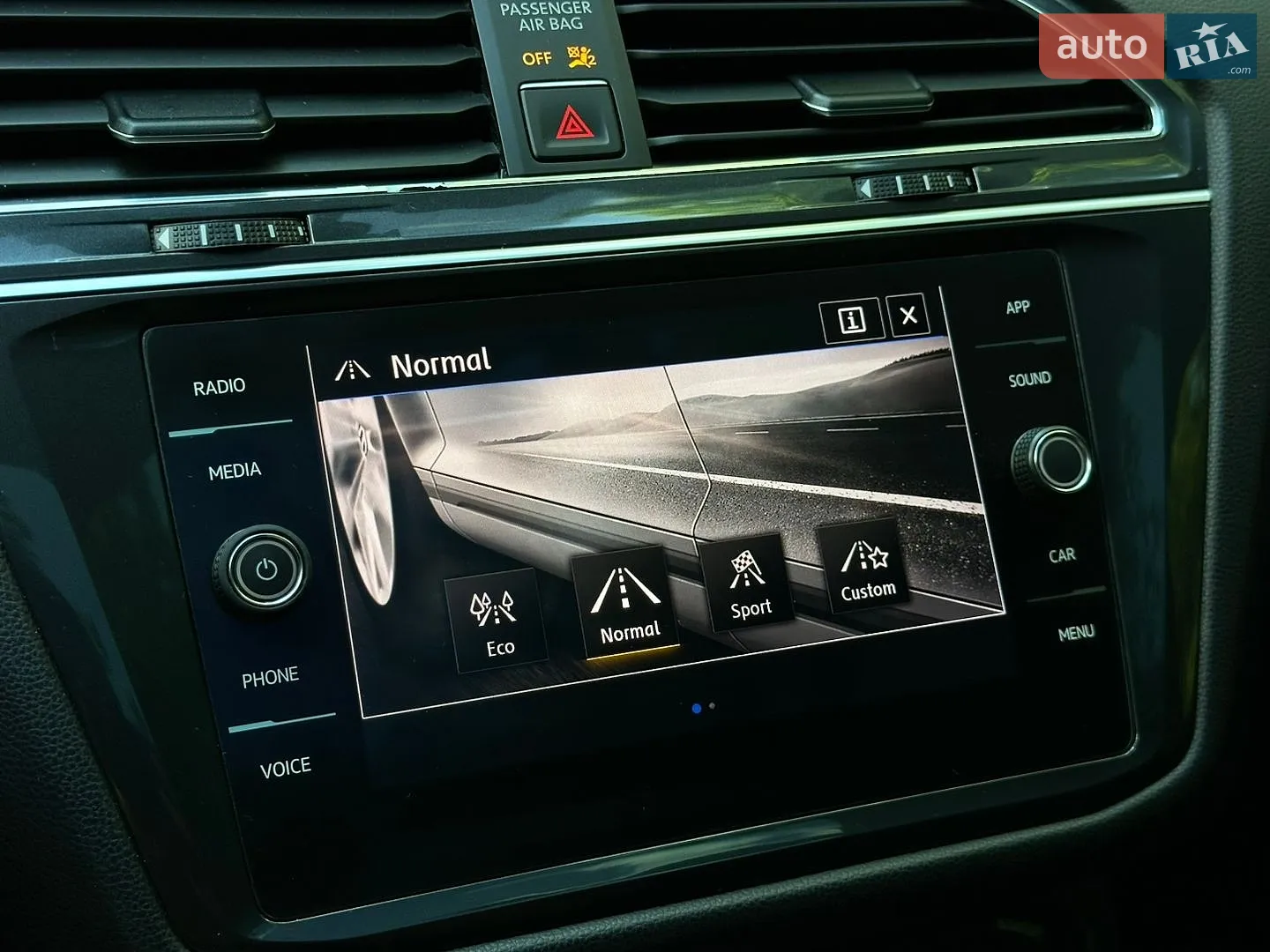 2018 Volkswagen Tiguan - мініатюра 24