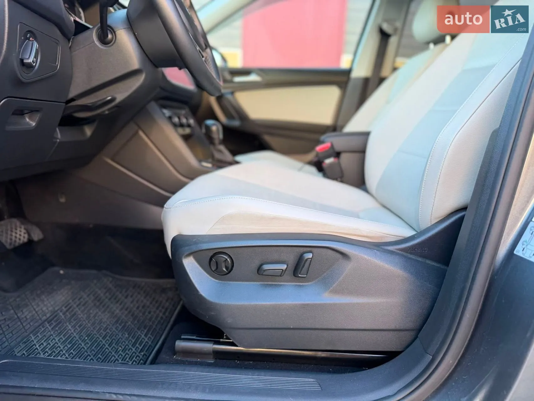 2020 Volkswagen Tiguan - мініатюра 21