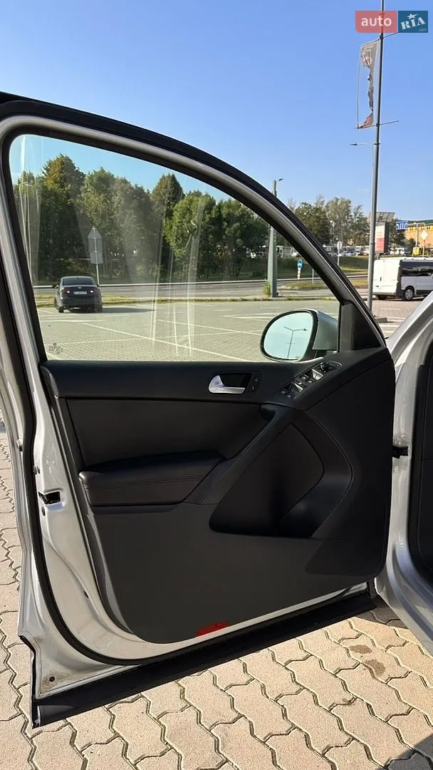 2017 Volkswagen Tiguan - мініатюра 16