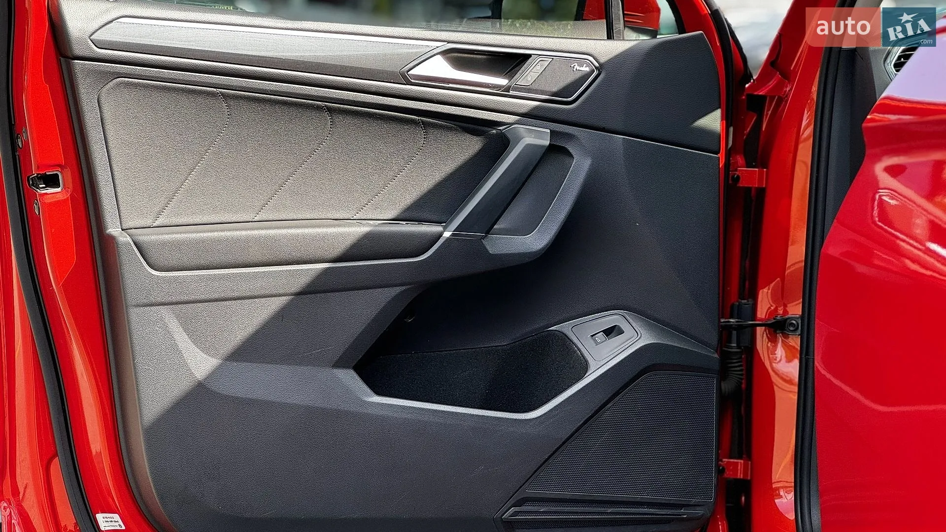 2018 Volkswagen Tiguan - мініатюра 18