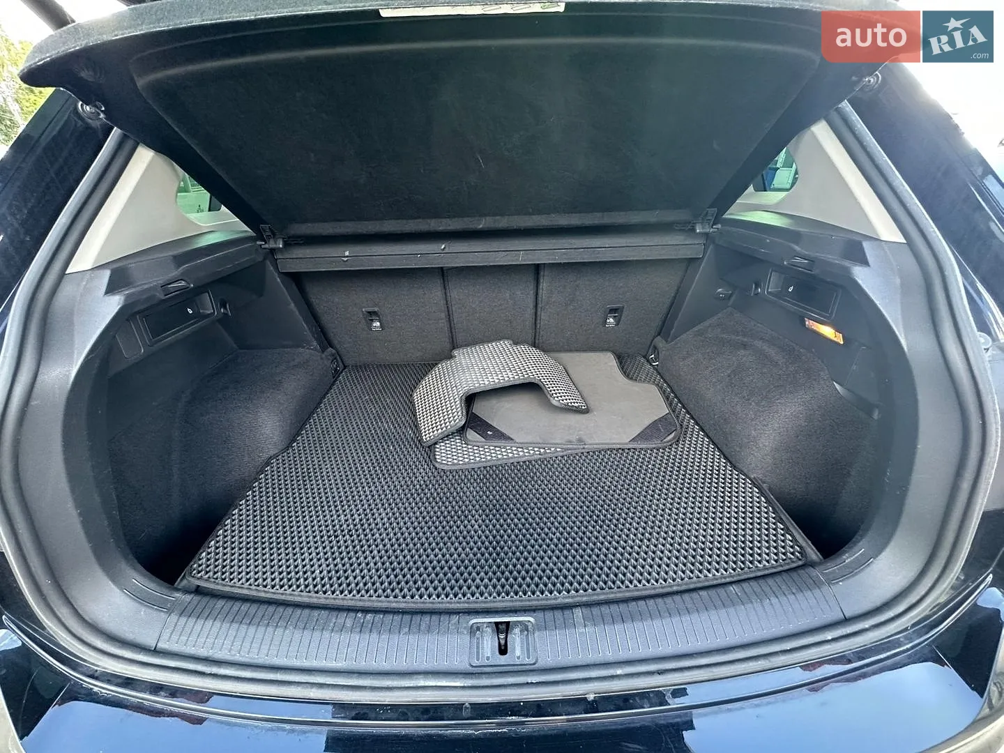 2017 Volkswagen Tiguan - мініатюра 12