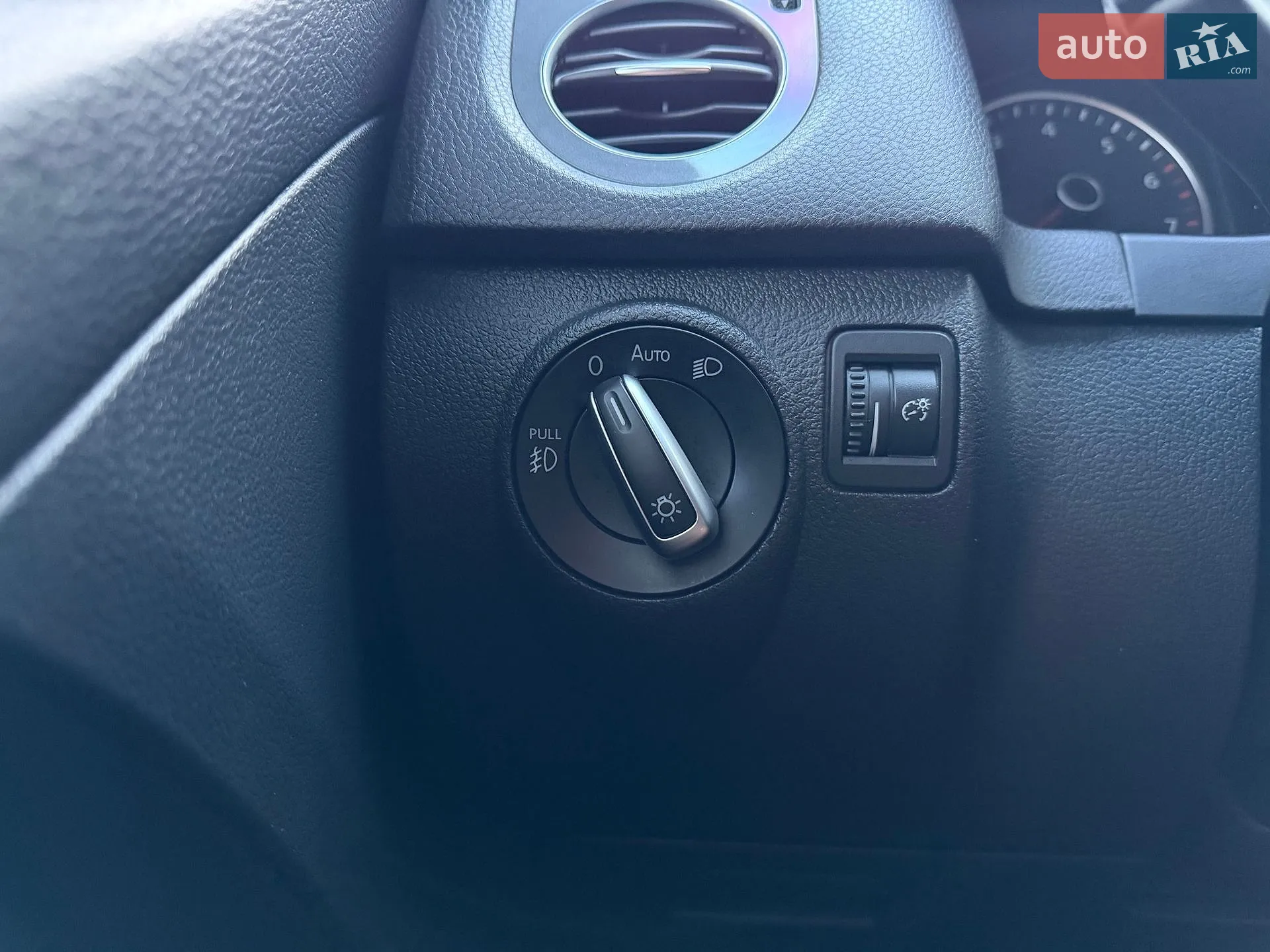 2015 Volkswagen Tiguan - мініатюра 42
