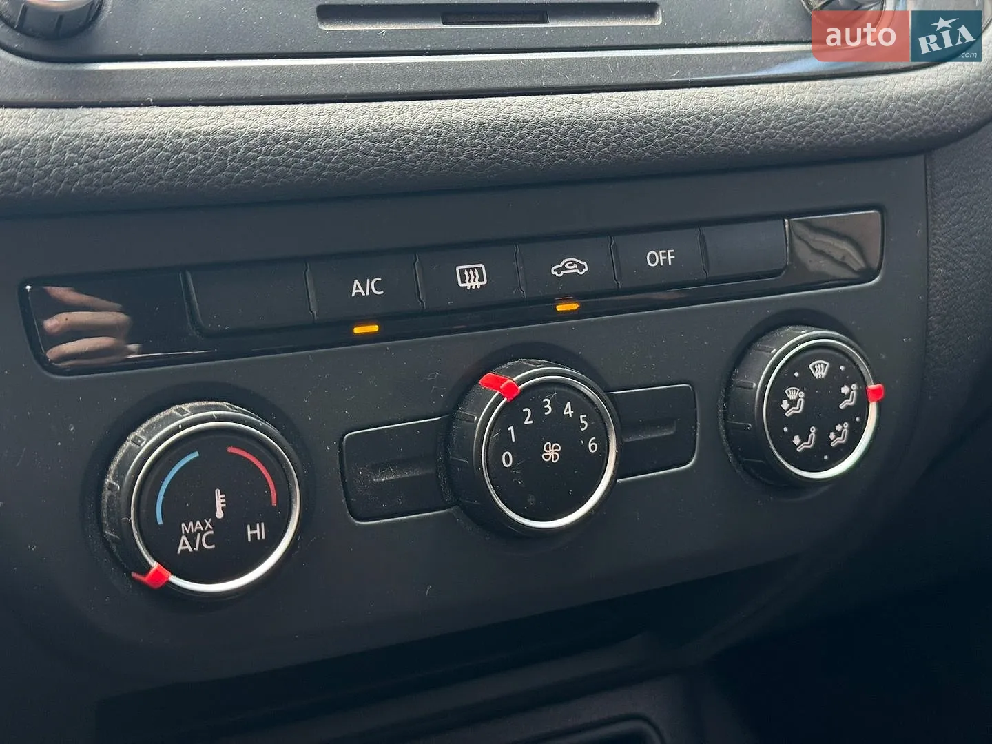 2015 Volkswagen Tiguan - мініатюра 17