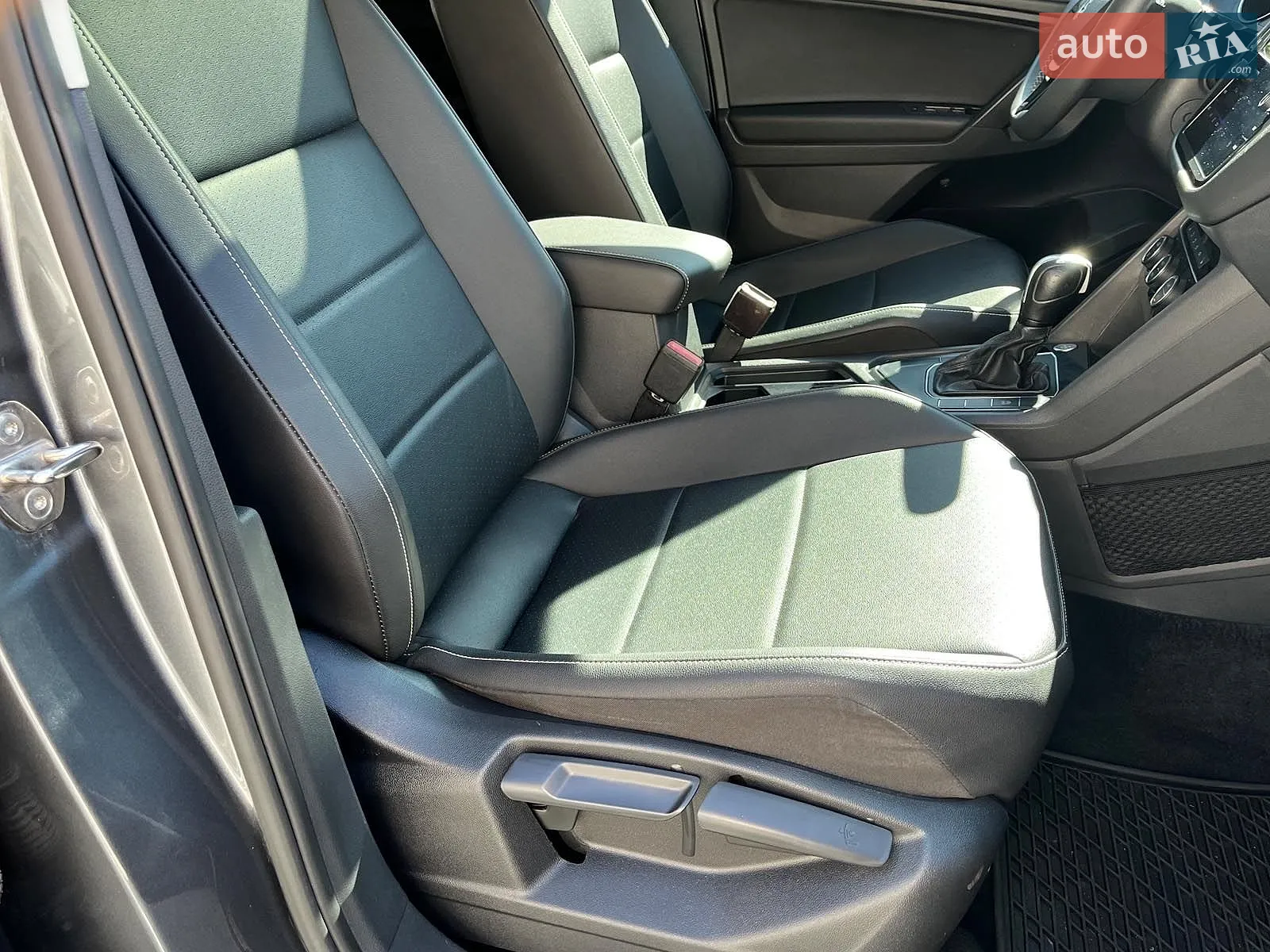 2021 Volkswagen Tiguan - мініатюра 28