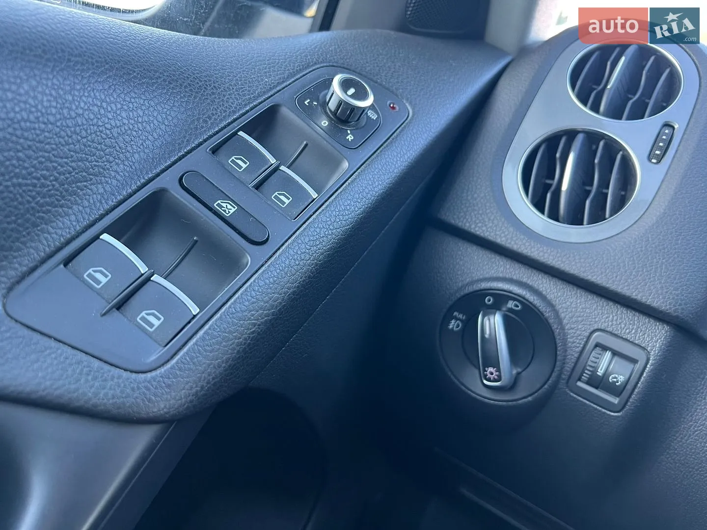 2014 Volkswagen Tiguan - мініатюра 25