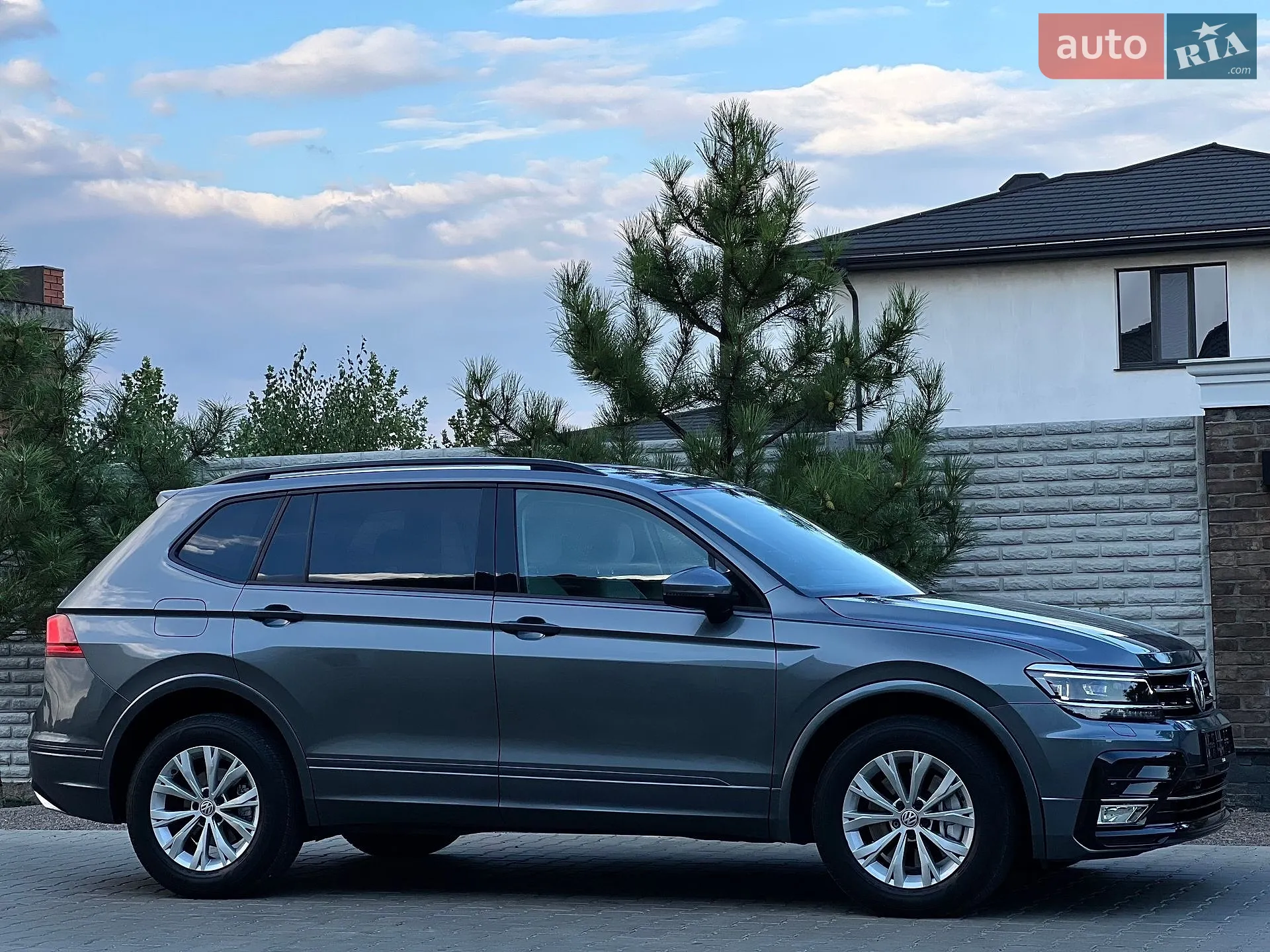 2018 Volkswagen Tiguan - мініатюра 12