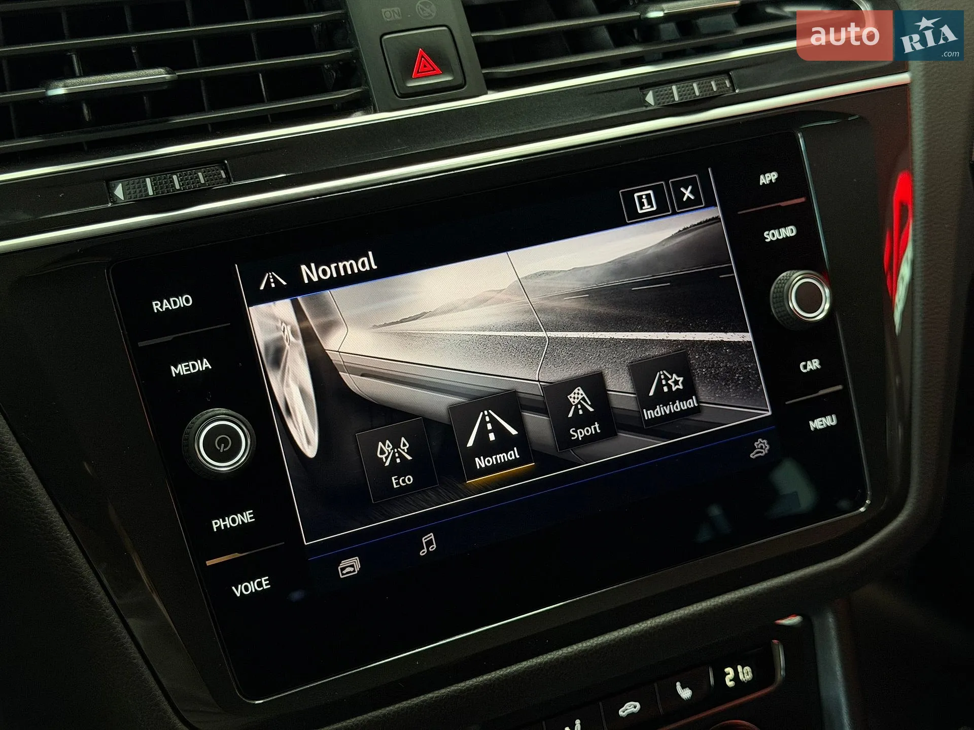 2020 Volkswagen Tiguan - мініатюра 29