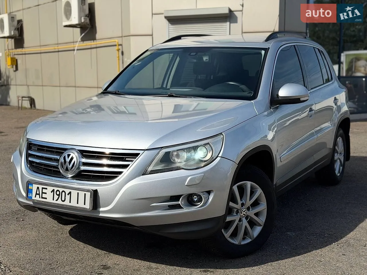 2010 Volkswagen Tiguan - фото 1
