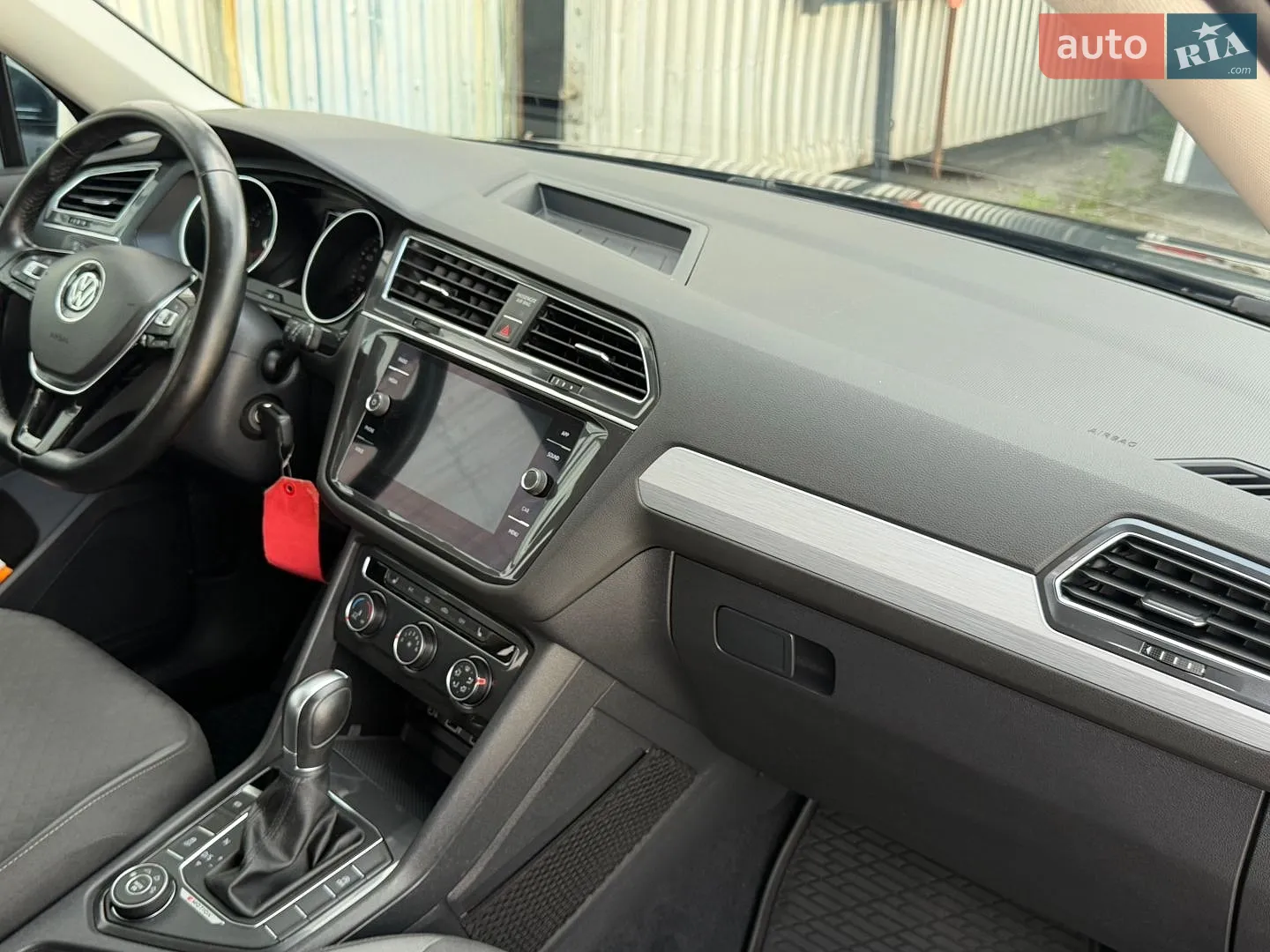 2017 Volkswagen Tiguan - мініатюра 33