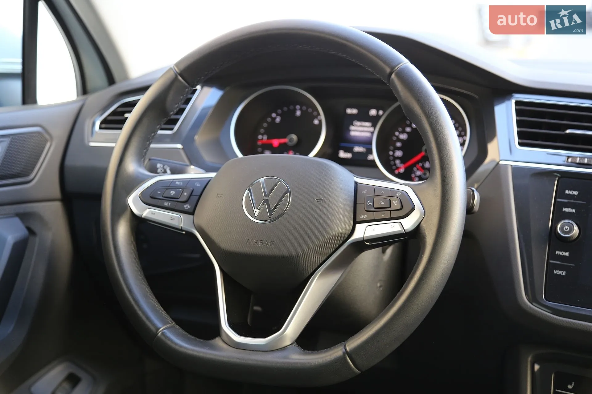 2022 Volkswagen Tiguan - мініатюра 17